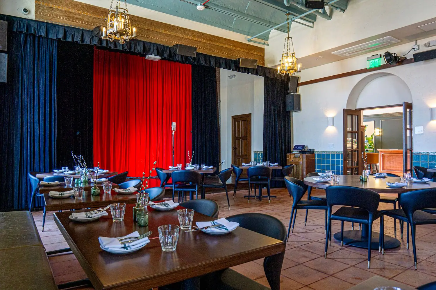 The Majestic dining room and stage
